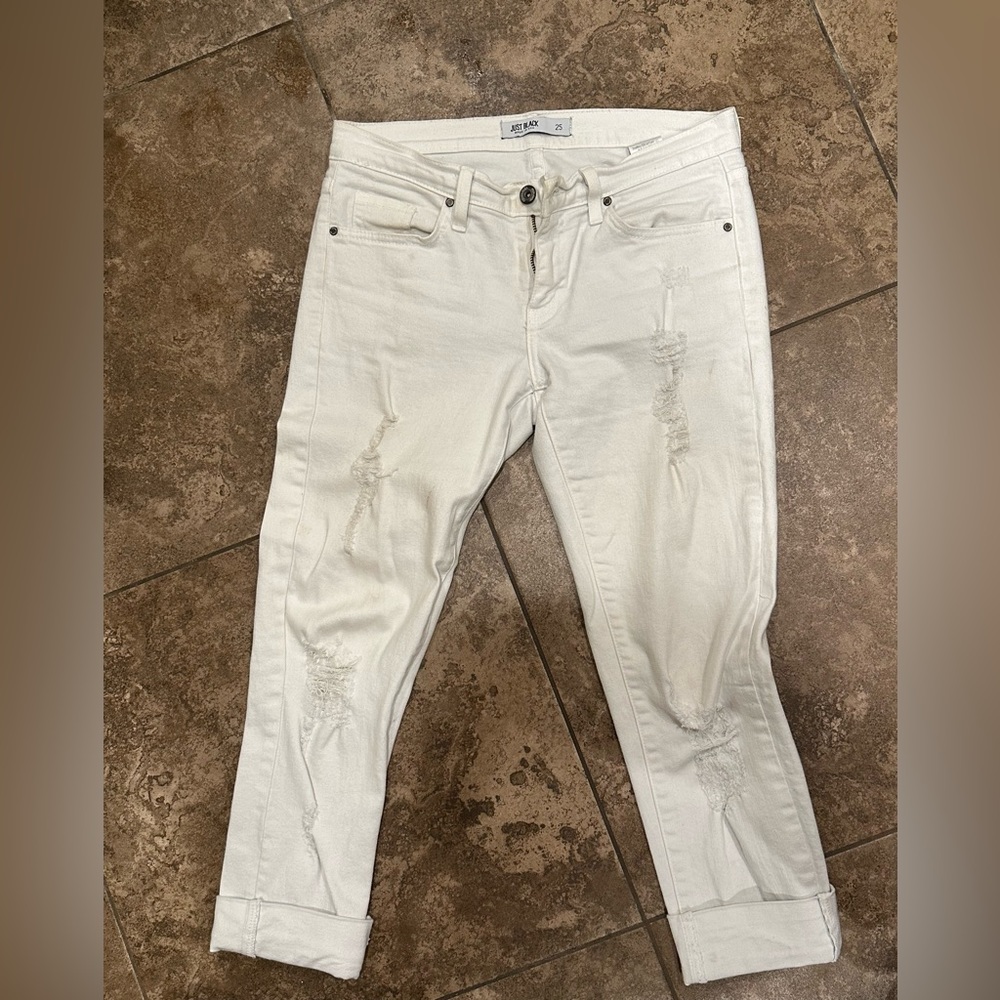 White cropped jeans - with holes